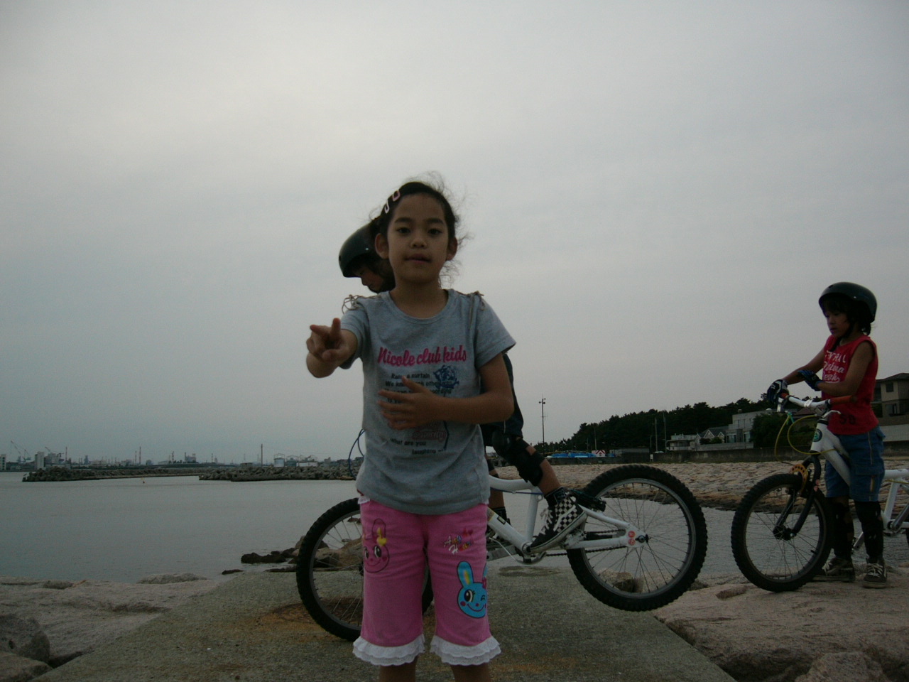 明石の海岸にて　バイクトライアル練習してきました。_b0133403_20434745.jpg