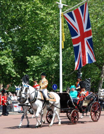 Trooping The Colour トゥルーピング ザ カラー おいしい たのしいロンドン生活