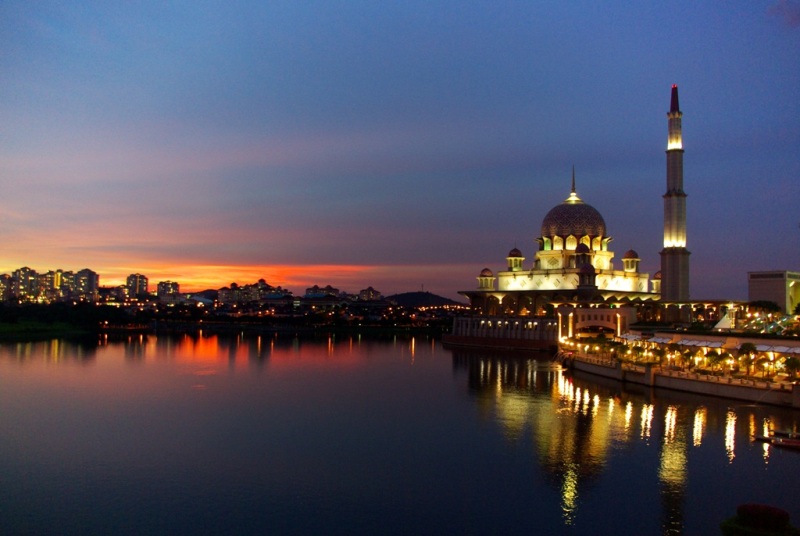 夜のプトラジャヤ　Putrajaya_f0121980_0124879.jpg