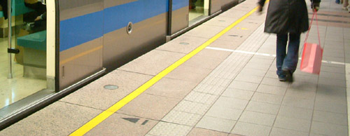 迷走する点字ブロック _f0015295_10162753.jpg