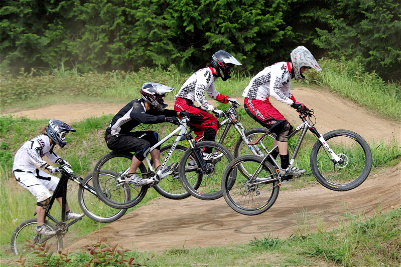 2008JOSF緑山６月定期戦VOL4：MTBエリートクラス予選第3ヒート~決勝_b0065730_1453433.jpg