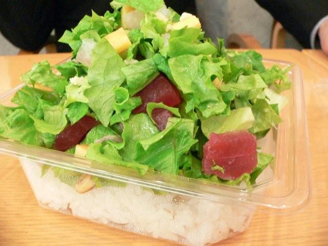 お弁当相談　海鮮丼にお野菜をたっぷり入れました_b0138983_123115100.jpg