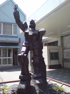 ガンダム像_e0128485_0394128.jpg