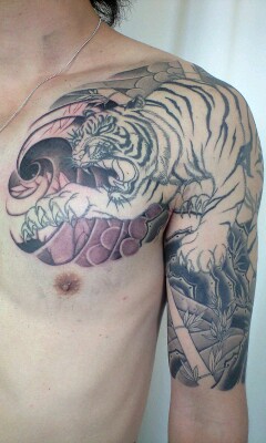 本日の刺青画像◇「龍虎対決」です。 : 刺青「初代 彫あい」/和彫り