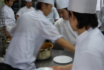 恒例の「食」のボランティア♪_e0025817_2051943.jpg