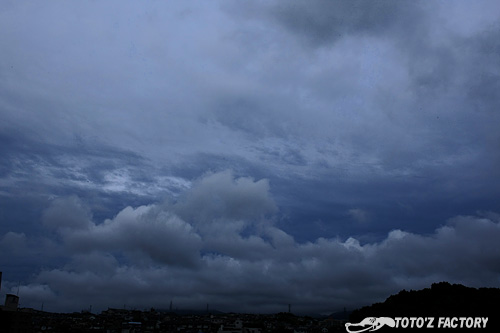 雨へ向かう空_a0034287_2020710.jpg