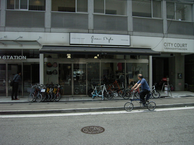 自転車店のはしご_f0153098_1171080.jpg