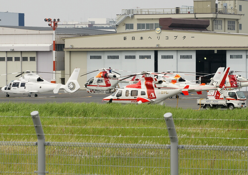 2ヶ月ぶりの東ヘリ（その2）～JA01AXと出張中のJA02AX、整備中の
