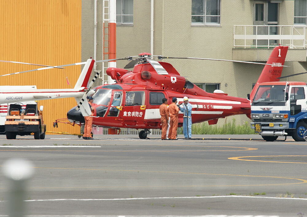 2ヶ月ぶりの東ヘリ（その2）～JA01AXと出張中のJA02AX、整備中のJA9968