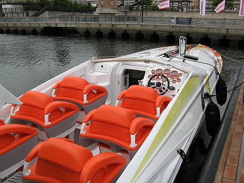 超高速パワーボート In The Pontoon Bridge 超高速パワーボート In The Pontoon Bridge