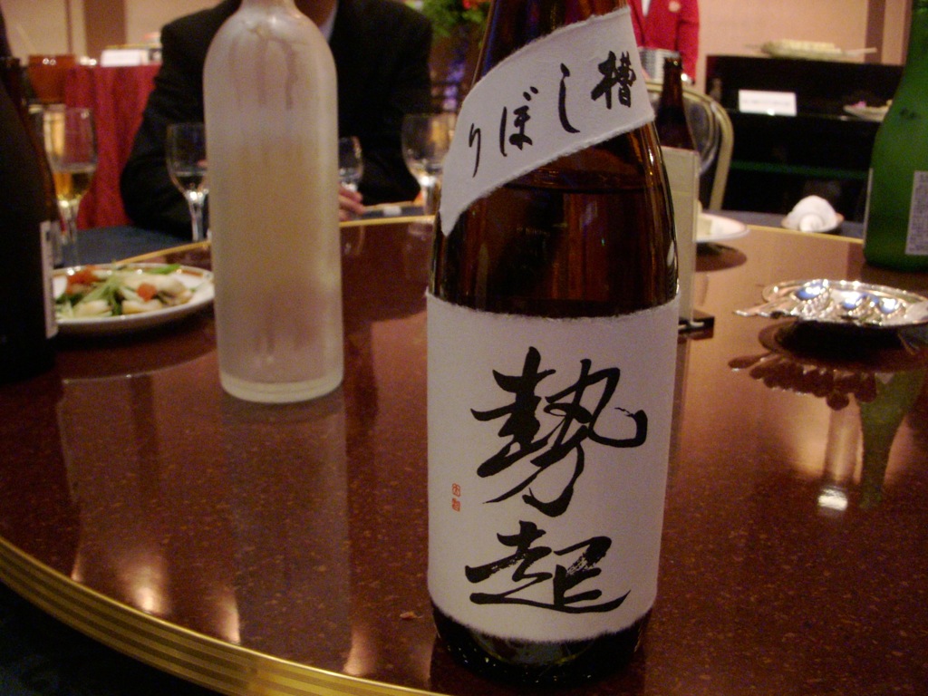十人も入れば一杯になる寿司屋に、五百人近い人がお祝いに駆けつけた夜。_b0019140_1541217.jpg