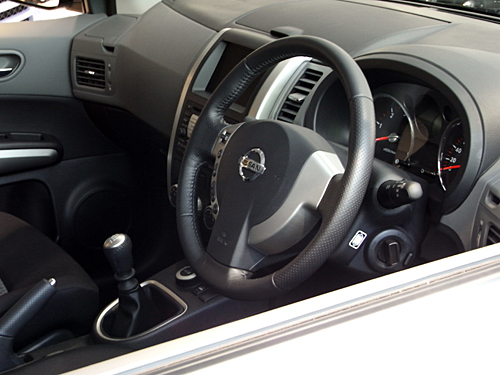 [プロトタイプ]日産・エクストレイル クリーンディーゼル搭載_a0009562_22345652.jpg