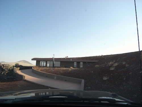 アリゾナの砂漠を走りタレルのクレーターへ。_a0010575_954320.jpg