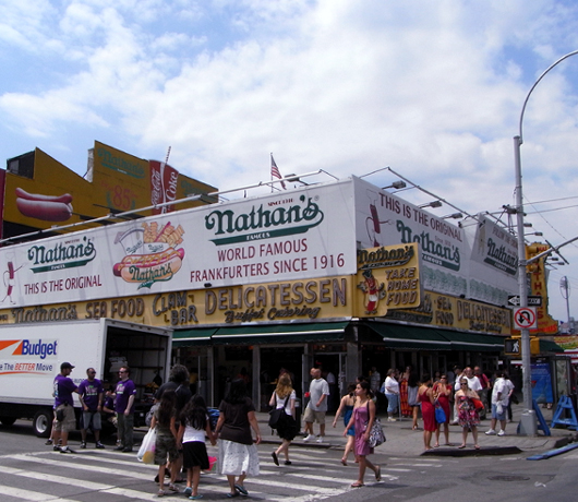 Nathan\'s Famous Hot Dogs（ネイサンズ）本店_b0007805_131972.jpg