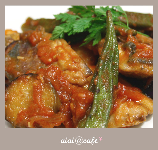 アジと夏野菜のトマト煮 Aiai Cafe アジと夏野菜のトマト煮 Aiai Cafe