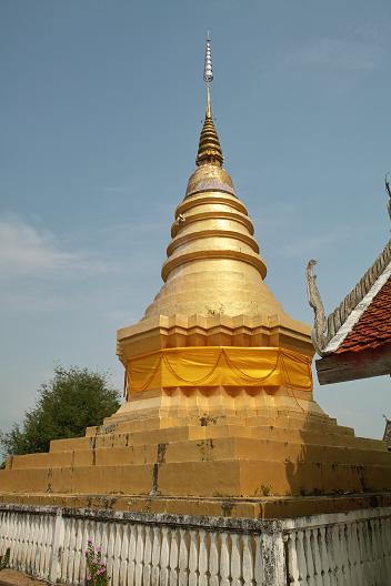 #137 ワット・プラ・タート・チョーム・ピン(วัดพระธาตุจอมปิง) ~ラムパーン~_c0039685_21234968.jpg
