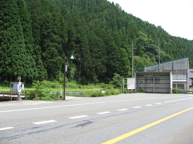 巨大建造物と廃線跡を辿る旅_e0093842_121324.jpg