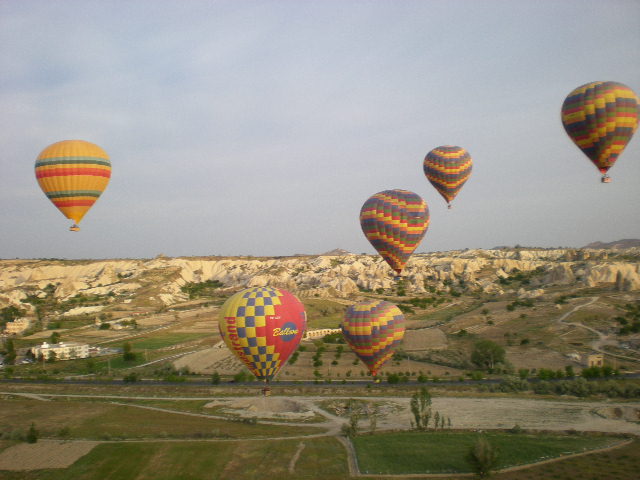 ７月２日（水）トルコ旅行⑥カッパドキアで熱気球！_f0060461_1322329.jpg