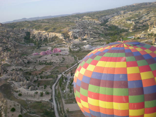 ７月２日（水）トルコ旅行⑥カッパドキアで熱気球！_f0060461_13282835.jpg