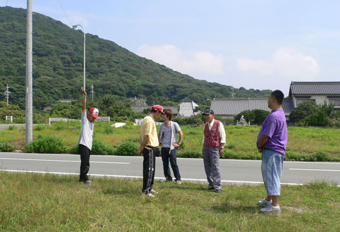 凧揚げの場所選び？風を読む？テレビ局との下打合せ？_b0120982_620817.jpg