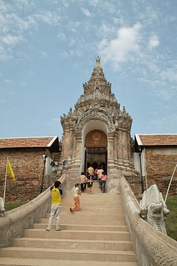 #020 ワット・プラ・タート・ラムパーン・ルアン(วัดพระธาตุลำปางหลวง) 再訪_c0039685_2021275.jpg