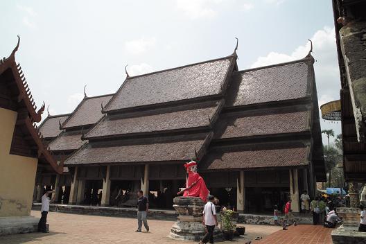 #020 ワット・プラ・タート・ラムパーン・ルアン(วัดพระธาตุลำปางหลวง) 再訪_c0039685_20222257.jpg