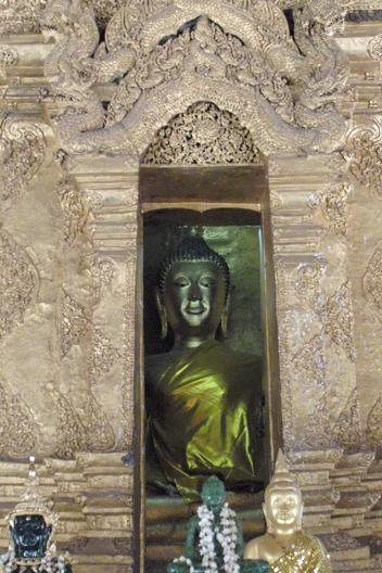 #020 ワット・プラ・タート・ラムパーン・ルアン(วัดพระธาตุลำปางหลวง) 再訪_c0039685_2022289.jpg