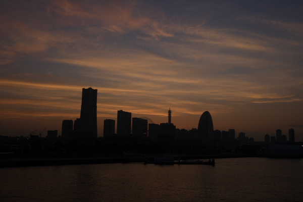 横浜・大さん橋から写した夕景・夜景（定点撮影）_c0010111_23533637.jpg