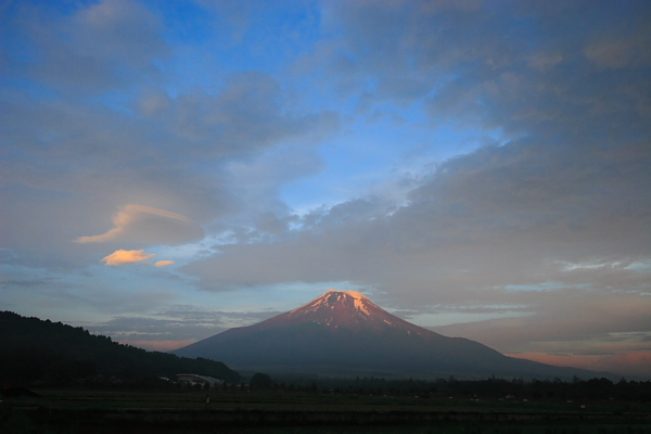 朝焼けと富士山_f0105478_17481324.jpg