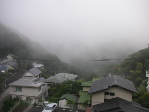 霧に隠れて_c0048132_2034949.jpg