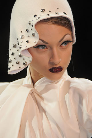 Hat :: Christian Dior Fall 2008 Couture Collection_f0089299_14234298.jpg