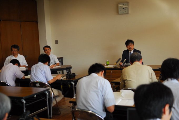 武雄市民病院移譲先選考委員会から答申書が提出されました_d0047811_2385527.jpg