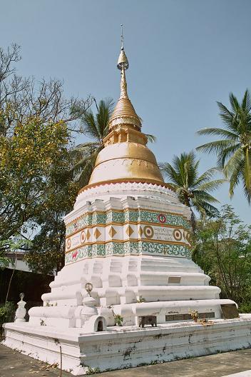#141 ワット・シー・チュム(วัดศรีชุม) ~ラムパーン~ _c0039685_16503317.jpg