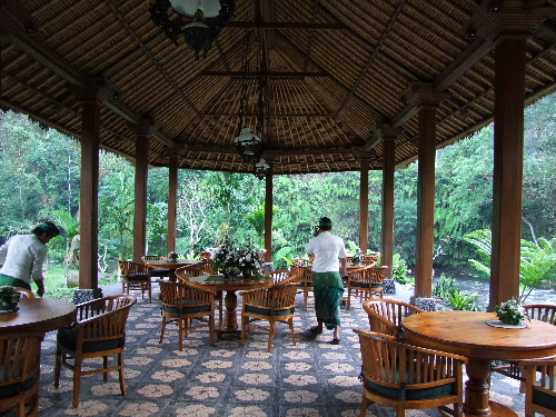 「バリ島 ロイヤル・ピタマハの朝食」_a0000029_12541898.jpg