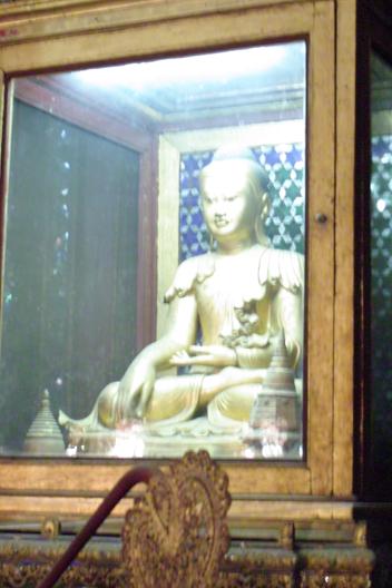 #142 ワット・シー・ローン・ムアン(วัดศรีรองเมือง) ~ラムパーン~ _c0039685_1950108.jpg