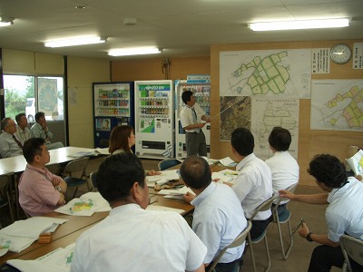 富士山フロント工業団地造成現場で新人議員研修会_f0141310_23492269.jpg
