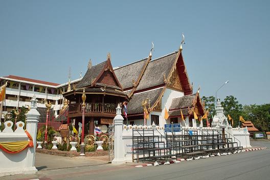 #143 ワット・プラ・バート・ミン・ムアン(วัดพระบาทมิ่งเมืองวรวิหาร) ~プレー_c0039685_18201672.jpg