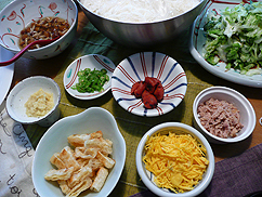 多彩な薬味の冷やしそうめん_b0014003_13342846.jpg