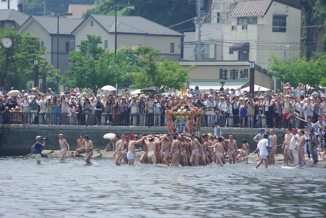 江の島天王祭～神輿の海上渡御_d0108029_22294119.jpg