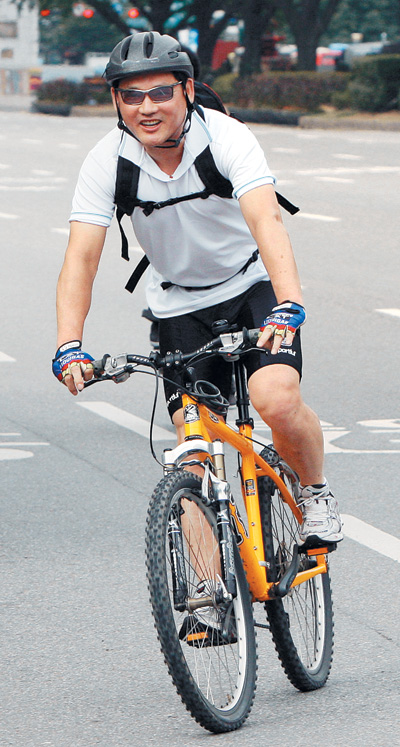 自転車通勤 おけつにいらずんばぽじをえず