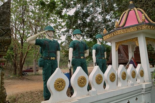 #151 ワット・プラ・タート・ストーンモンコンキーリー(วัดพระธาตุสุโทนมงคลคีรี)_c0039685_1685828.jpg