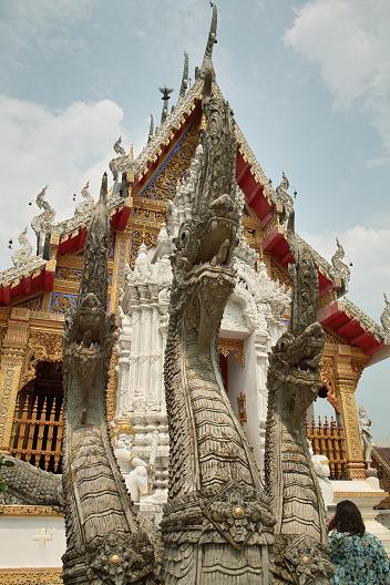 #151 ワット・プラ・タート・ストーンモンコンキーリー(วัดพระธาตุสุโทนมงคลคีรี)_c0039685_1694571.jpg