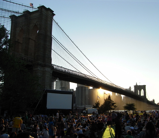 ブルックリン・ブリッジ・パークの野外映画イベント Movies With A View 2008_b0007805_1318778.jpg