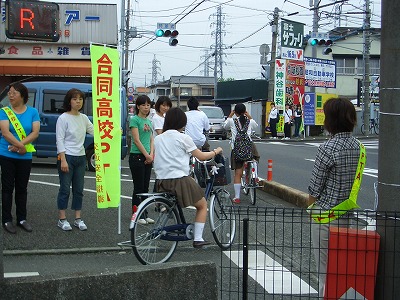 市内高校PTAによる自転車の合同交通指導_f0141310_23314215.jpg