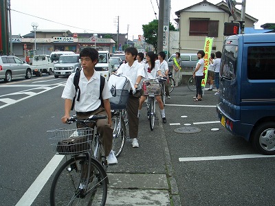 市内高校PTAによる自転車の合同交通指導_f0141310_23321450.jpg