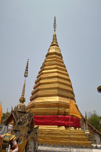 #154 ワット・プラ・タート・チョーム・チェーン(วัดพระธาตุจอมแจ้ง) ~プレー~_c0039685_185759100.jpg