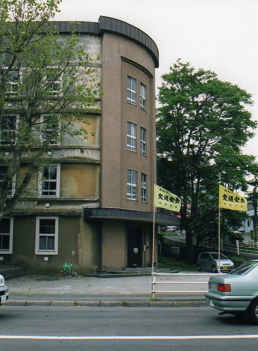 函館市立弥生小学校(函館の建築再見)その１_f0142606_22323727.jpg