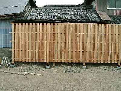 木製の塀を製作ー何処に頼んでいいか解らない仕事 木楽な店長のペイント工房便り 塗料でくらしを明るく 楽しく 彡 田内のプライベートblog