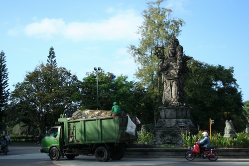 2008-07-03 Bali　その2 (デンパサール市内を漂流)_d0131006_2213467.jpg