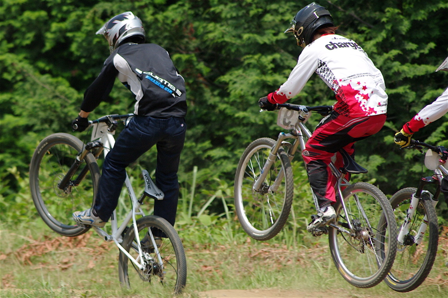 2008JOSF７月緑山定期戦VOL4：MTBエリートクラス予選第３ヒート/決勝_b0065730_8322174.jpg